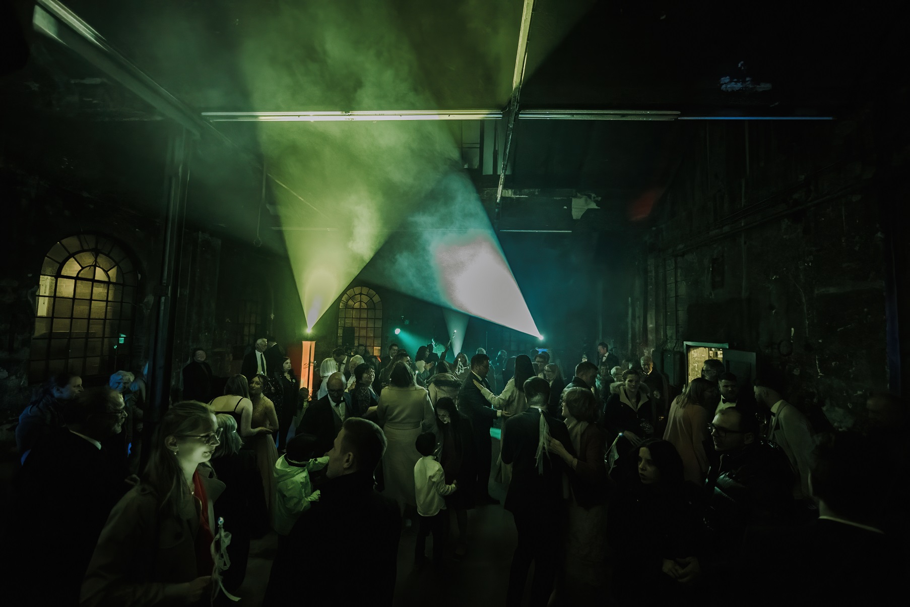 Feier mit Lichtshow und Tanzfläche